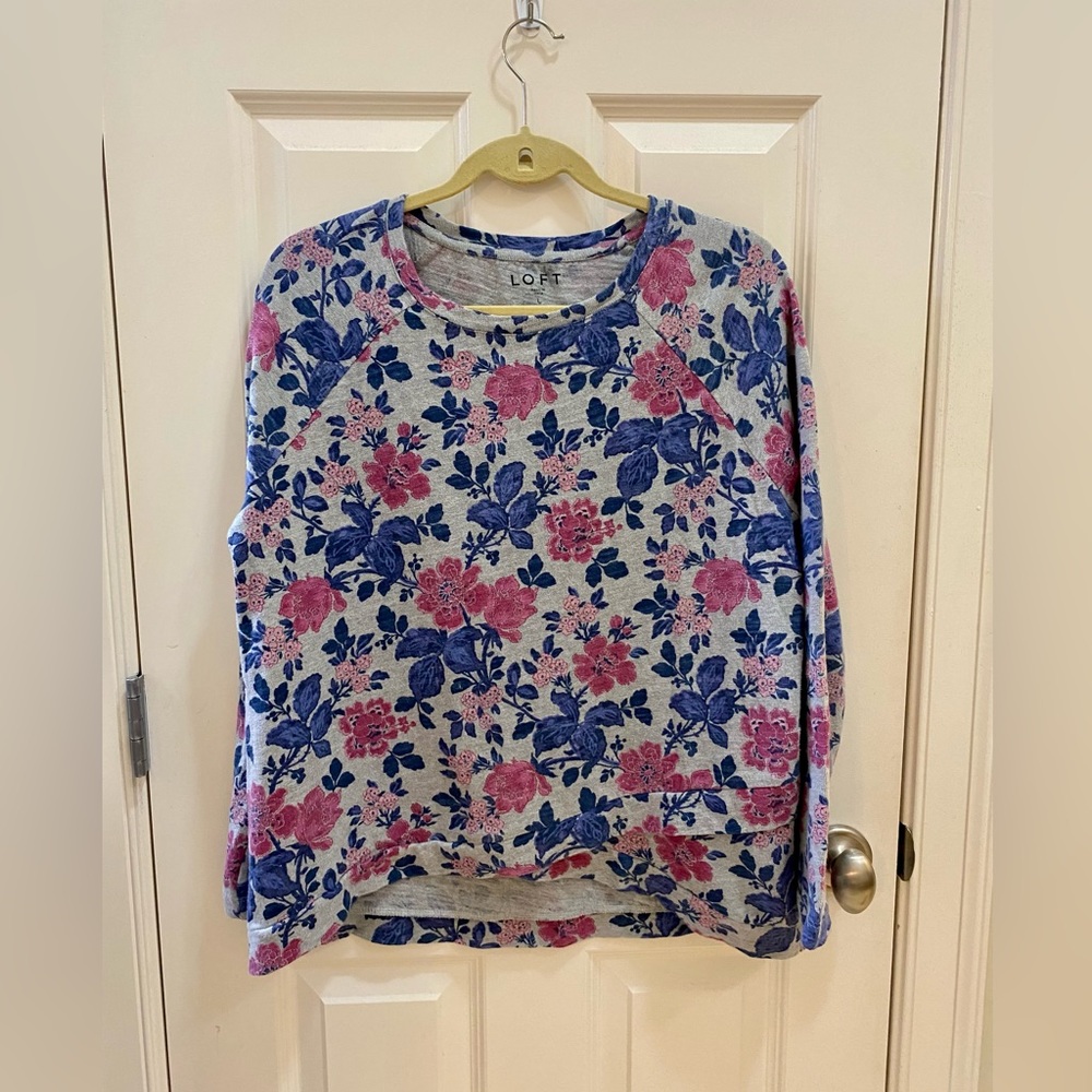 LOFT light weight floral sweatshirt. Size Large